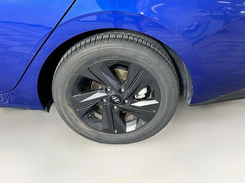 Used 2021 Hyundai Elantra SEL image 11