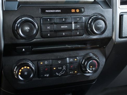 Used 2017 Ford F250 XLT w/ XLT Premium Package AWD/4WD image 32