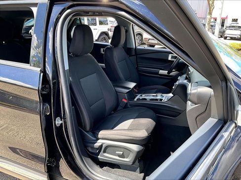 Used 2023 Ford Explorer XLT AWD/4WD image 11