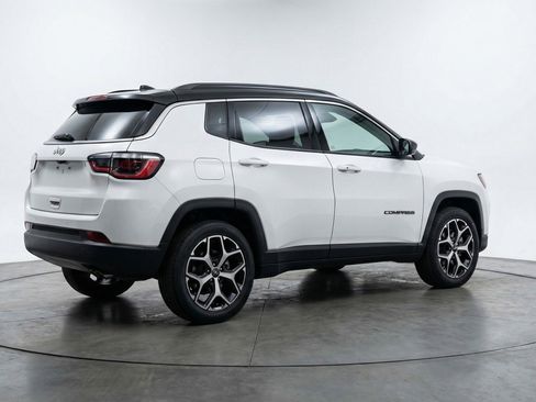 Used 2025 Jeep Compass Limited image 9