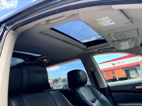 Used 2015 Nissan Pathfinder Platinum w/ Family Entertainment Package FWD image 30