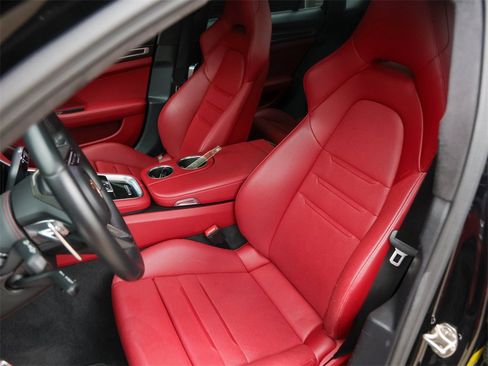 Certified 2023 Porsche Panamera GTS image 5