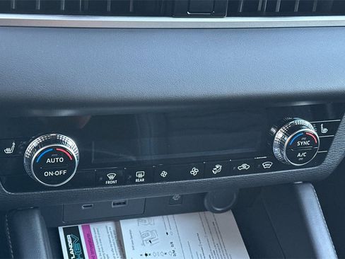 New 2025 Mitsubishi Outlander SE image 21