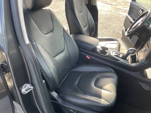 Used 2017 Ford Edge Titanium FWD image 31