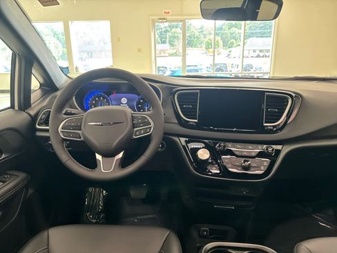 New 2026 Chrysler Voyager LX image 21