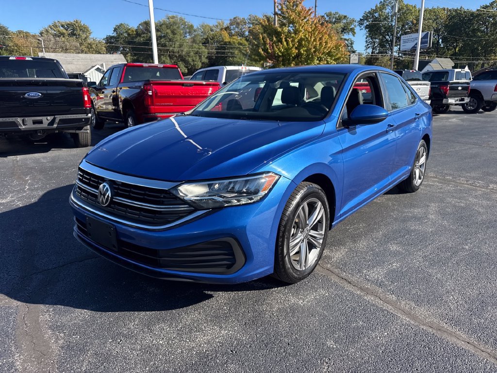Used 2024 Volkswagen Jetta SE FWD image 2