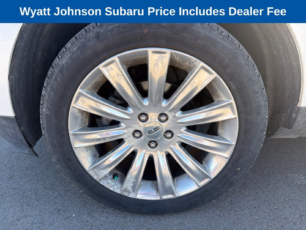 Used 2013 Lincoln MKX FWD image 2