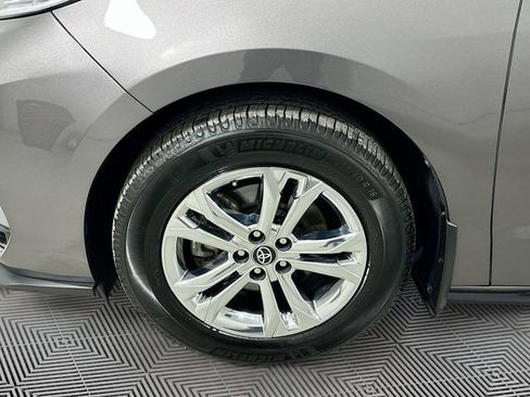 Used 2022 Toyota Sienna XSE image 30