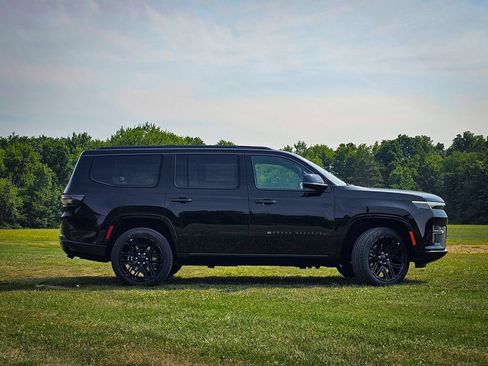 New 2026 Jeep Grand Wagoneer Limited AWD/4WD image 2