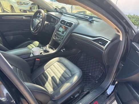 Used 2018 Ford Fusion SE w/ Fusion SE Technology Package FWD image 15