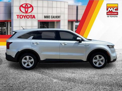 Used 2021 Kia Sorento LX FWD image 6