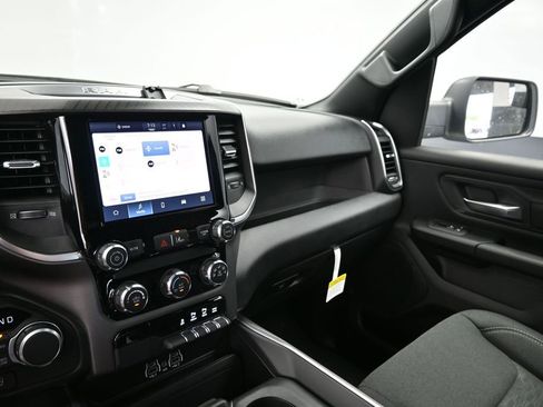 New 2026 RAM 1500 Express AWD/4WD image 17