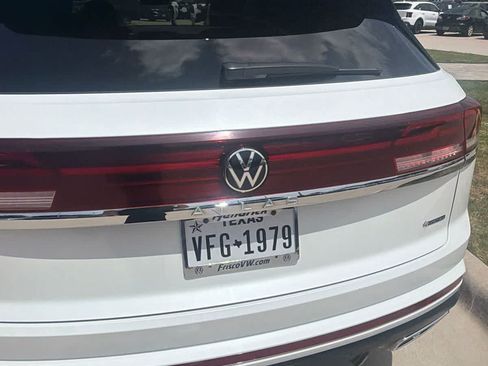 Used 2024 Volkswagen Atlas Cross Sport SEL R-Line AWD/4WD image 12