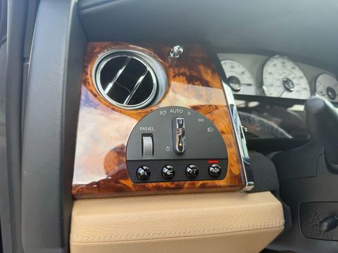 Used 2010 Rolls-Royce Ghost image 40