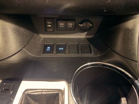 Used 2018 Toyota Highlander XLE image 28