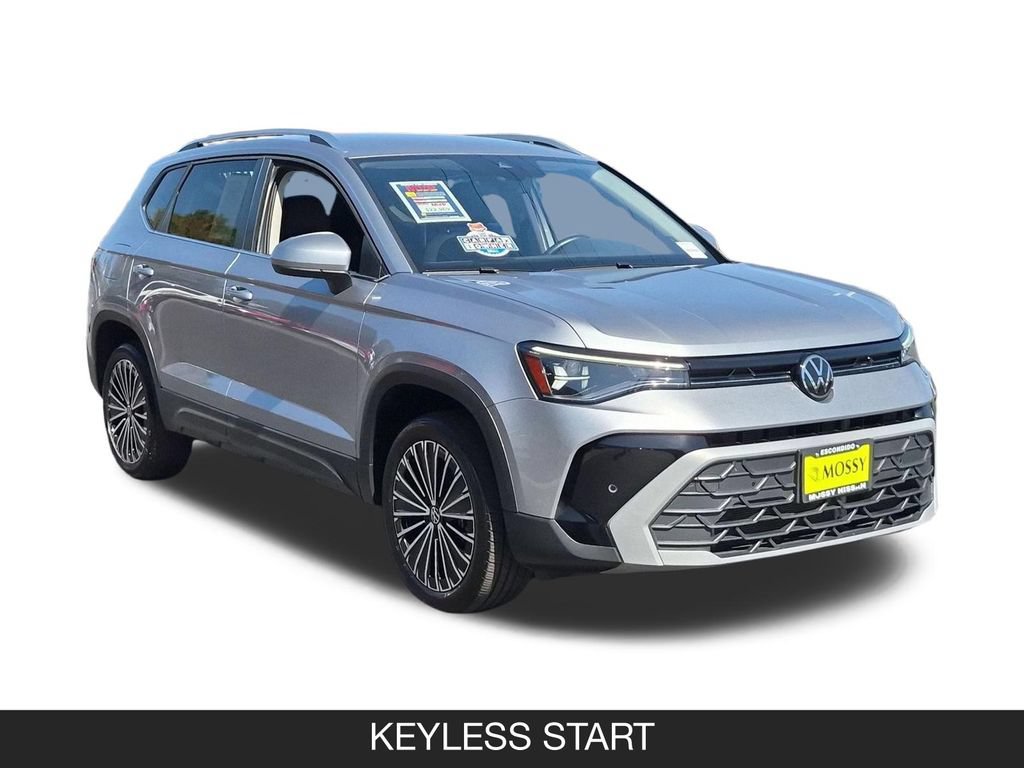 Used 2025 Volkswagen Taos SE FWD image 2