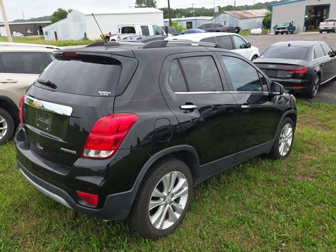 Used 2020 Chevrolet Trax Premier w/ LPO, Cargo Package FWD image 6