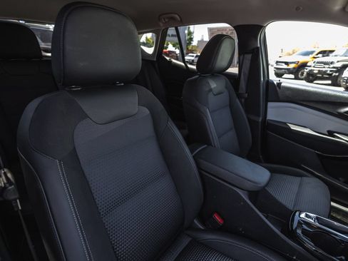 Used 2024 Chevrolet Trax LT FWD image 27