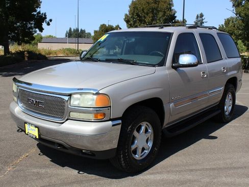Used 2004 GMC Yukon SLT w/ 1SD Preferred Equipment Group AWD/4WD image 2