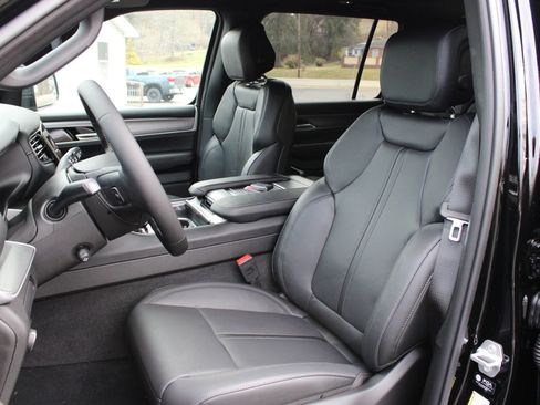 New 2026 Jeep Grand Wagoneer Limited image 12