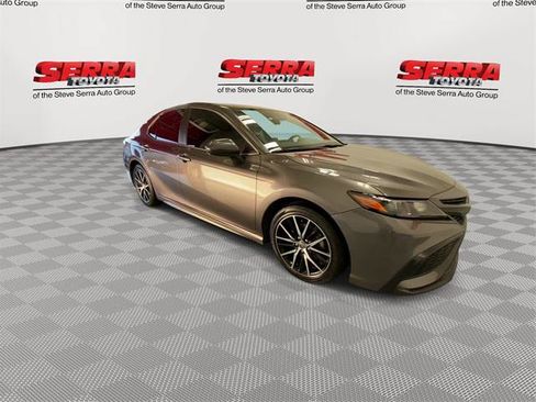 Certified 2021 Toyota Camry SE FWD image 3