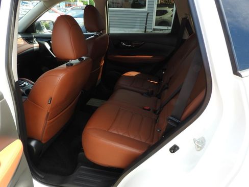 Used 2019 Nissan Rogue SL w/ Premium Package AWD/4WD image 8