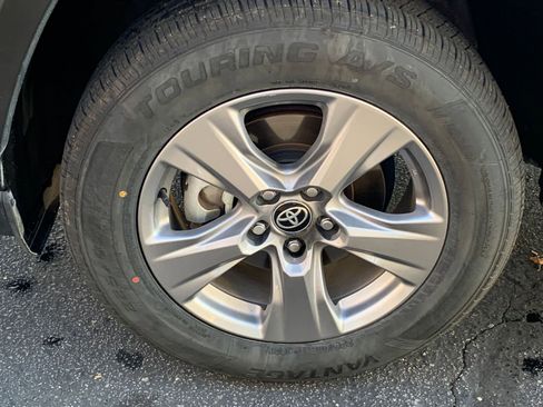 Used 2025 Toyota RAV4 LE image 29