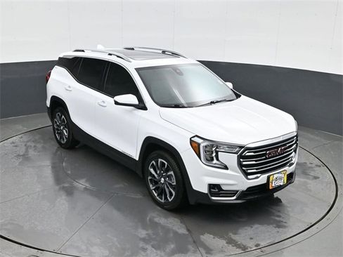 Used 2024 GMC Terrain SLT image 15