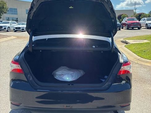 Used 2018 Toyota Camry LE FWD image 10