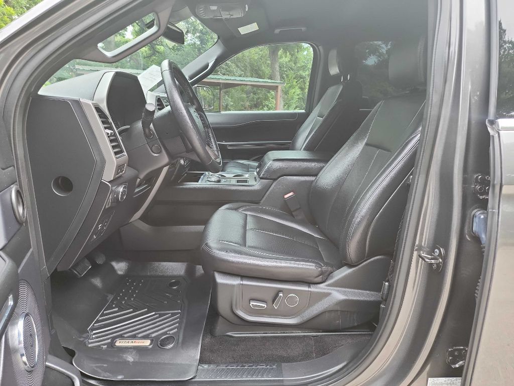 Used 2019 Ford Expedition XLT w/ Equipment Group 202A RWD image 16