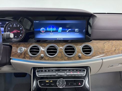 Used 2017 Mercedes-Benz E 300 4MATIC image 8