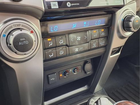 Used 2020 Toyota 4Runner Limited AWD/4WD image 19