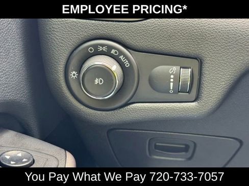 Used 2019 Jeep Cherokee Latitude w/ Cold Weather Group AWD/4WD image 34