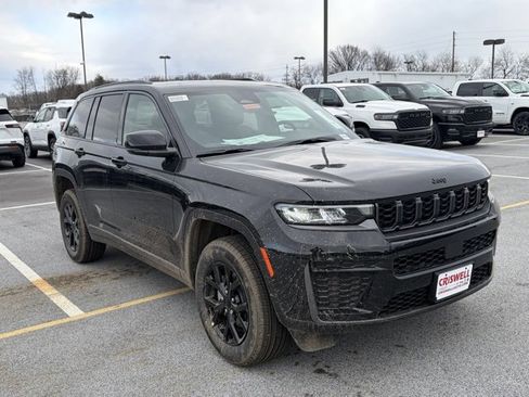 New 2026 Jeep Grand Cherokee Laredo image 2