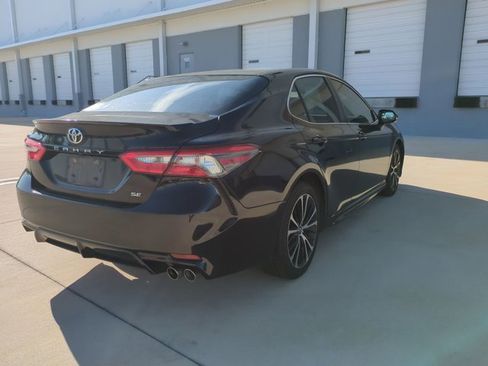 Used 2018 Toyota Camry SE w/ Moonroof Package image 5