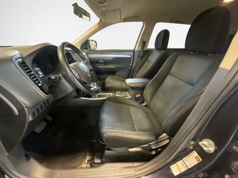 Used 2018 Mitsubishi Outlander SE image 12