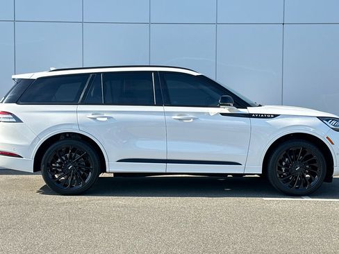 Used 2023 Lincoln Aviator Reserve w/ Equipment Group 201A image 5