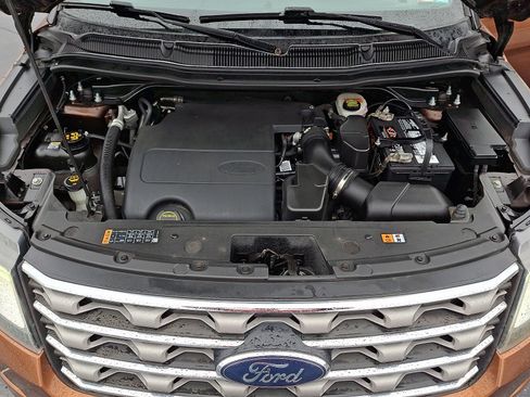 Used 2017 Ford Explorer XLT image 28