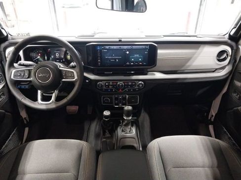 Used 2025 Jeep Wrangler Unlimited Sahara w/ Safety Group image 10