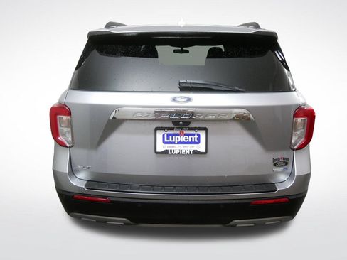 Used 2020 Ford Explorer XLT w/ Equipment Group 202A AWD/4WD image 4