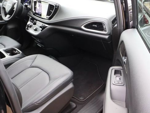 New 2026 Chrysler Pacifica Select FWD image 49