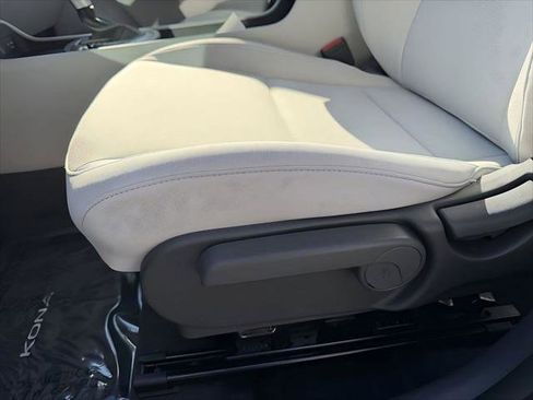 New 2026 Hyundai Kona SE image 13