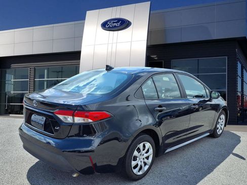 Used 2023 Toyota Corolla LE FWD image 2