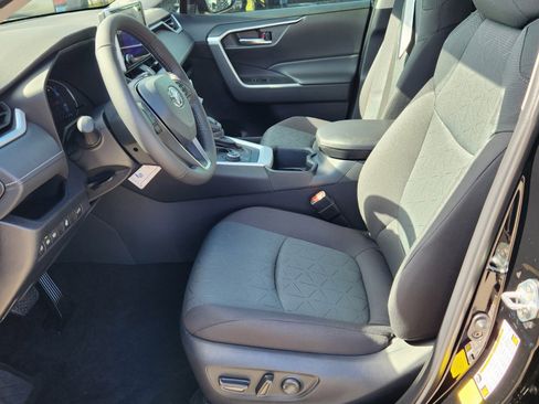 New 2025 Toyota RAV4 XLE image 4