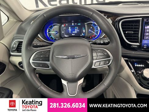 Used 2023 Chrysler Pacifica Limited FWD image 29