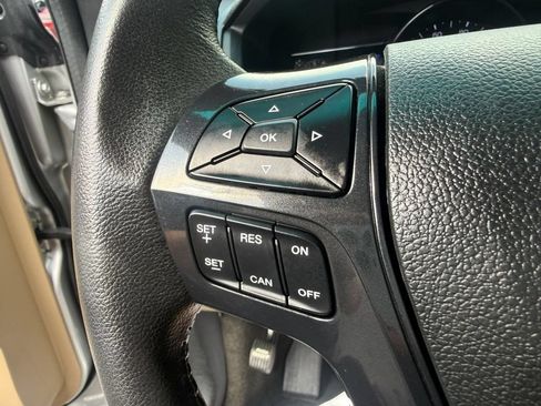 Used 2016 Ford Explorer XLT w/ Equipment Group 202A FWD image 13