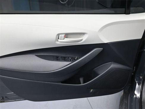 Used 2025 Toyota Corolla LE image 11