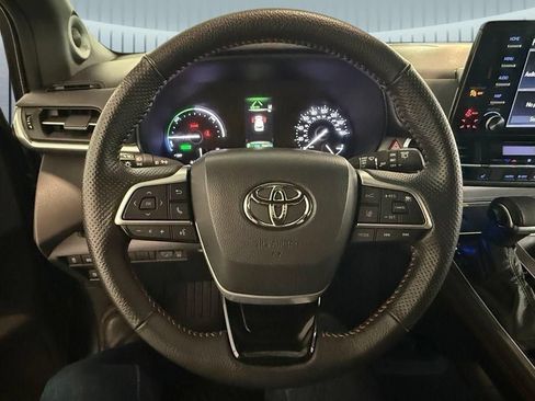 Used 2022 Toyota Sienna XSE w/ XSE Plus Package AWD/4WD image 11