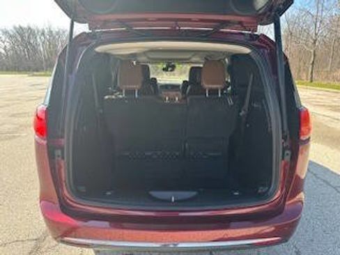 Used 2017 Chrysler Pacifica Limited FWD image 21