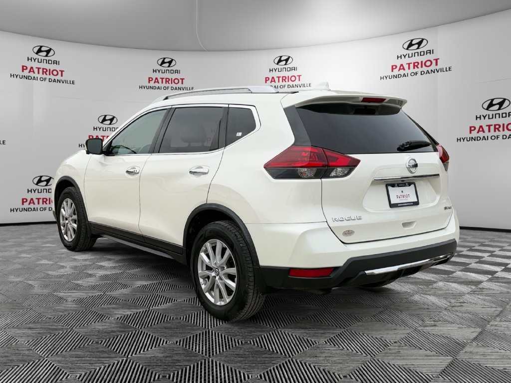 Used 2018 Nissan Rogue SV w/ Sun & Sound Touring Package AWD/4WD image 5